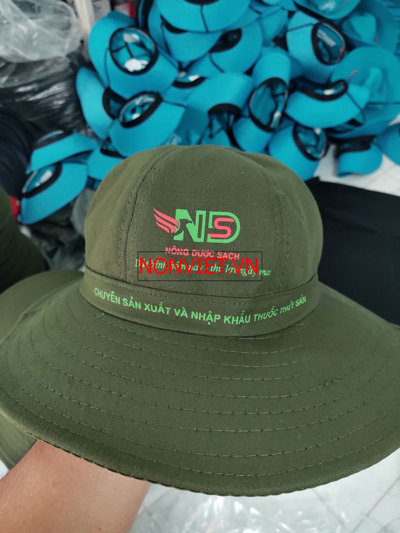 thêu nón tai bèo theo yêu cầu